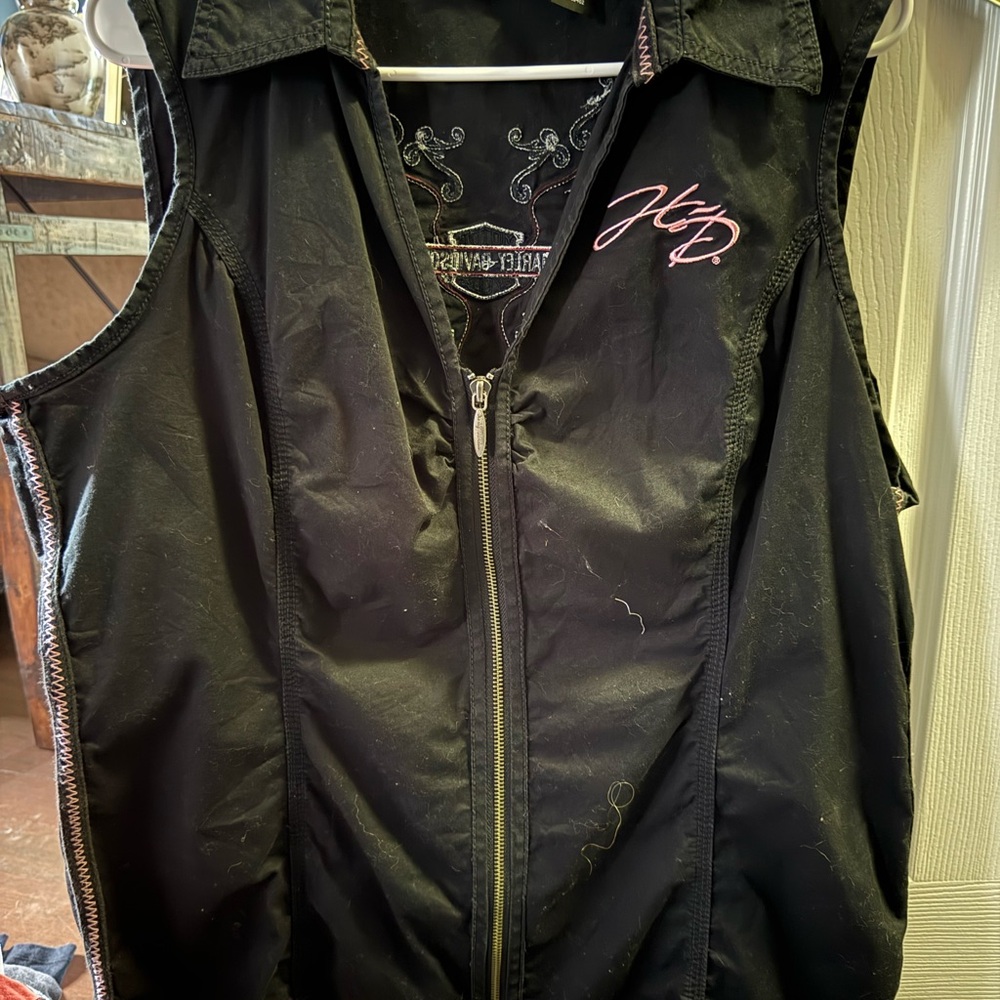 Black Sleeveless Zip-Up Top